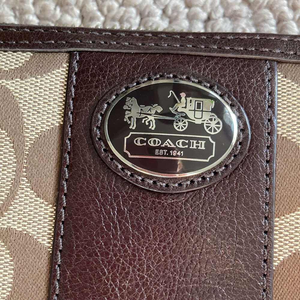 COACH Essential Slim Zip Around Women’s Wallet - Picture 4 of 5